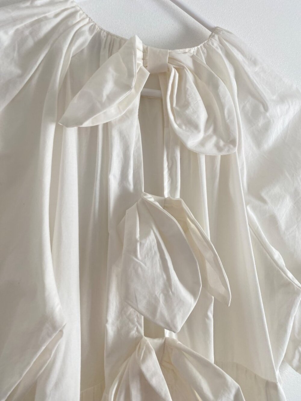 NWT Beulah Style White Tiered Puff Sleeve Dress With Cutout Bow Detail Size M - Picture 5 of 9
